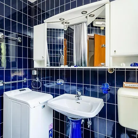 2 Bedroom Lovely In